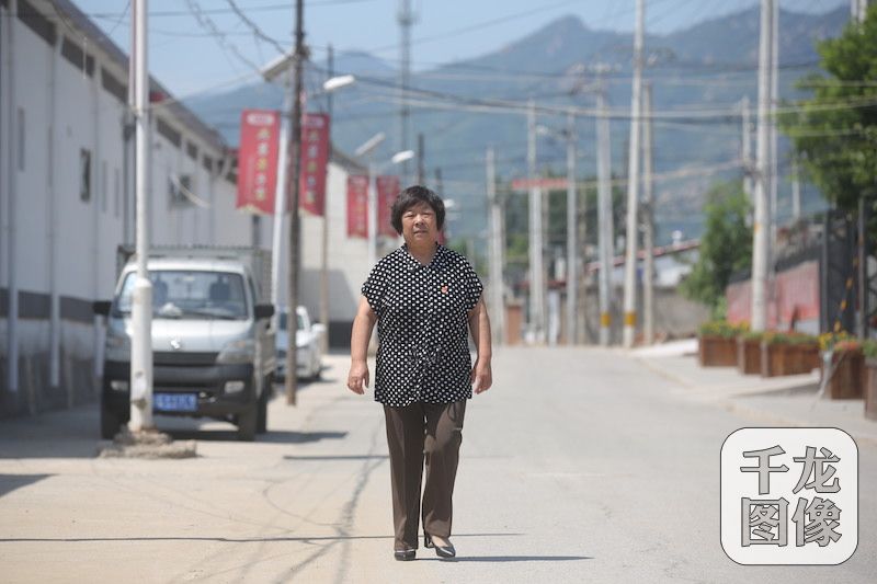 村民對村黨組織的不信任，讓王書平記憶猶新，也激起了斗志，“不把老百姓的問題解決好，我絕不走！”圖為王書平。千龍網(wǎng)記者 薄晨棣攝