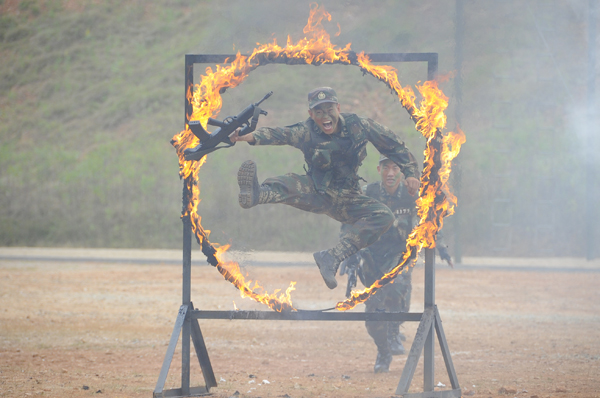 【黨的十九大精神進(jìn)軍營(yíng)】風(fēng)雨礪劍！火箭兵枕戈待旦只為導(dǎo)彈騰飛