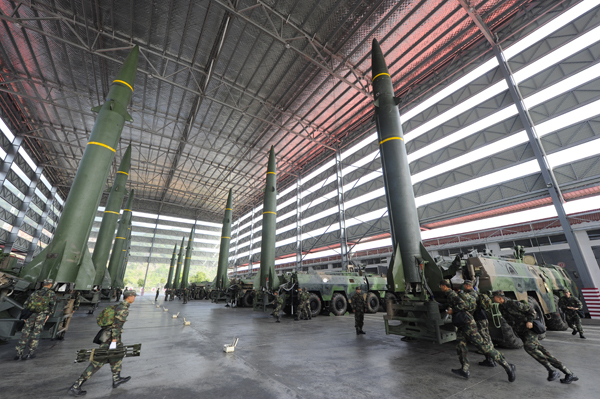 【黨的十九大精神進(jìn)軍營(yíng)】風(fēng)雨礪劍！火箭兵枕戈待旦只為導(dǎo)彈騰飛